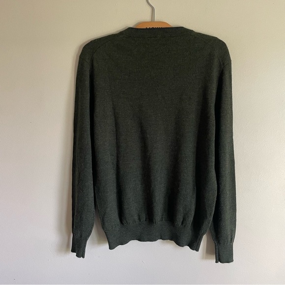 Isaac Mizrahi 100% Extra Fine Merino Wool Knit Sweater V Neck Forest Green Mens - Picture 2 of 7